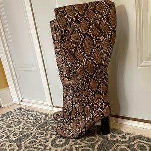 Snakeskin pattern A New Day Brand Knee High Heeled Fashion Boots Size 8.5